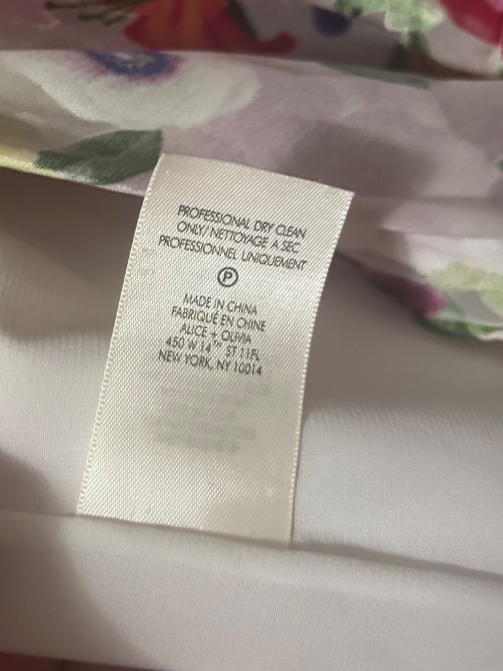 Alice + Olivia Hayden V-Neck Front Ruffle Dress in Flower Shop size 2 - Picture 15 of 15
